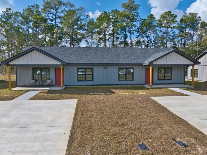 More Photos Of 240 Sunset Cir, Moultrie Apartments For Sale