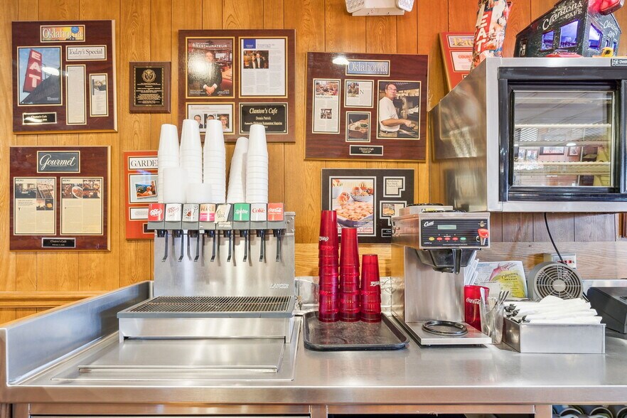 More Photos Of 319 E Illinois Ave, Vinita Restaurant For Sale