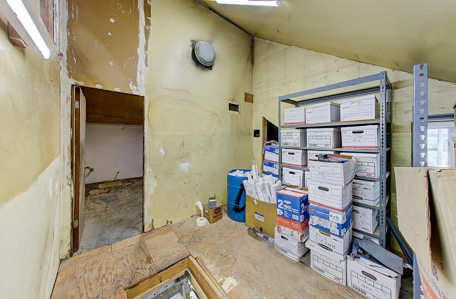 More Photos Of 17303 Roseton Ave, Artesia Warehouse For Lease