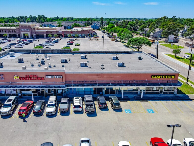 More Photos Of 12626 Woodforest Blvd, Houston Freestanding For Lease