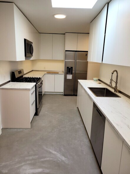 More Photos Of 4531 Van Nuys Blvd, Sherman Oaks Storefront Retail Residential For Sale