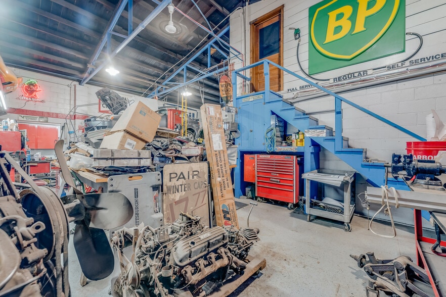 More Photos Of 812 N Pike St, Grafton Auto Dealership For Lease