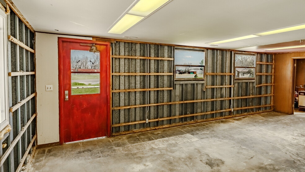 More Photos Of 608 Kenton, Reynolds Industrial For Sale