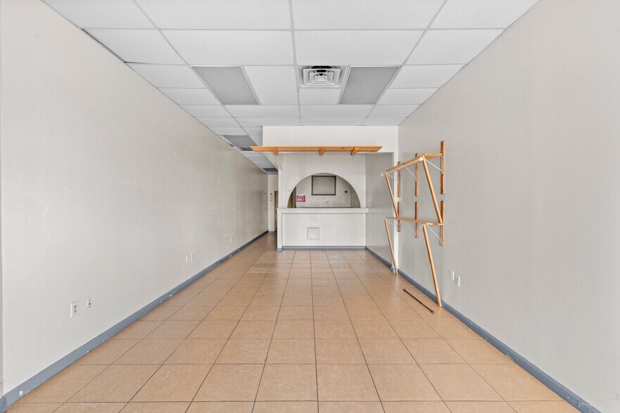 More Photos Of 301 Vista Rd, Pasadena Storefront For Lease