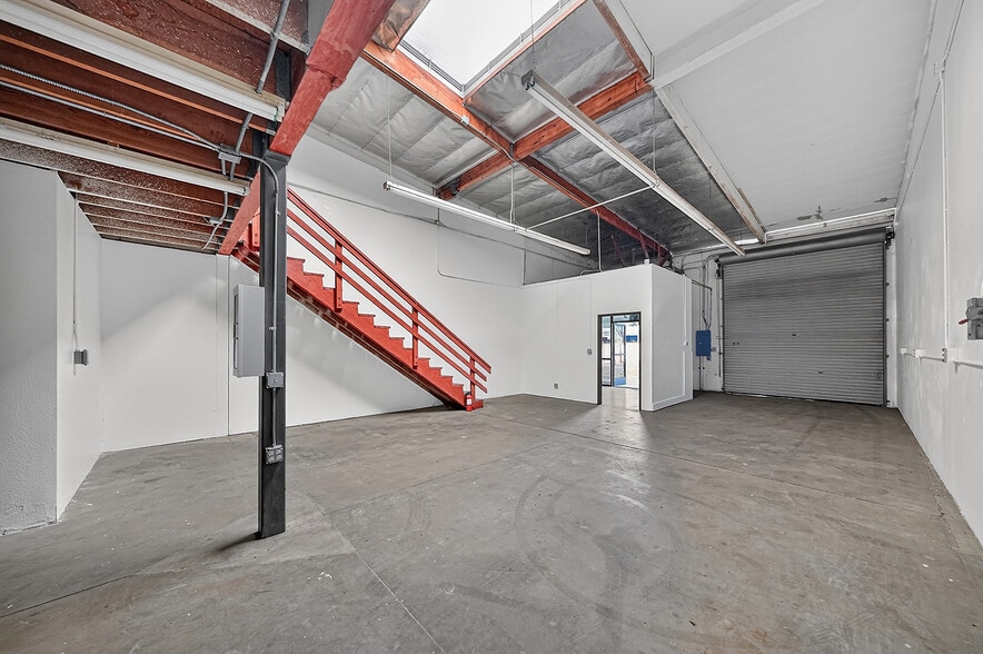 More Photos Of 550-590 E Arrow Hwy, San Dimas Warehouse For Lease