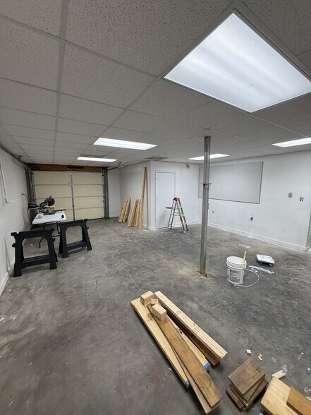 More Photos Of 4330 Cheyenne St, North Charleston Light Distribution For Lease