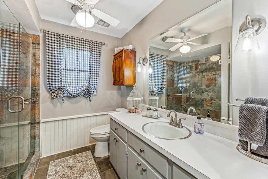 More Photos Of 703 Spring St, Granbury Lodge Meeting Hall For Sale