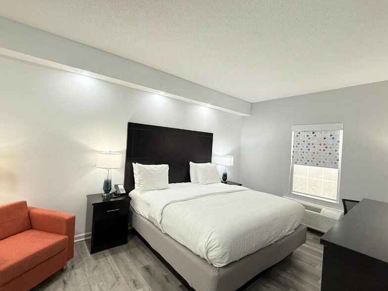 More Photos Of 151 Cracker Barrel Dr, Crestview Hotel For Sale