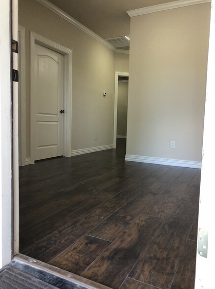 More Photos Of 1400 W Mayfield Rd, Arlington Loft Creative Space For Lease