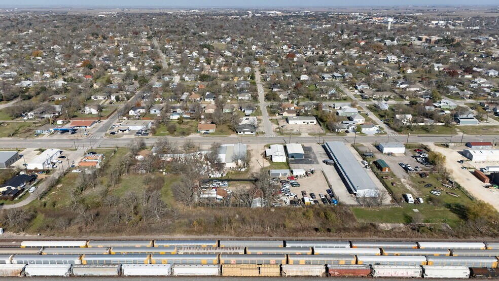 More Photos Of 919 W 2nd St, Taylor Land For Sale