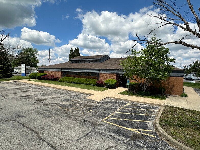 More Photos Of 1200 IL-121, Mount Zion Medical For Lease