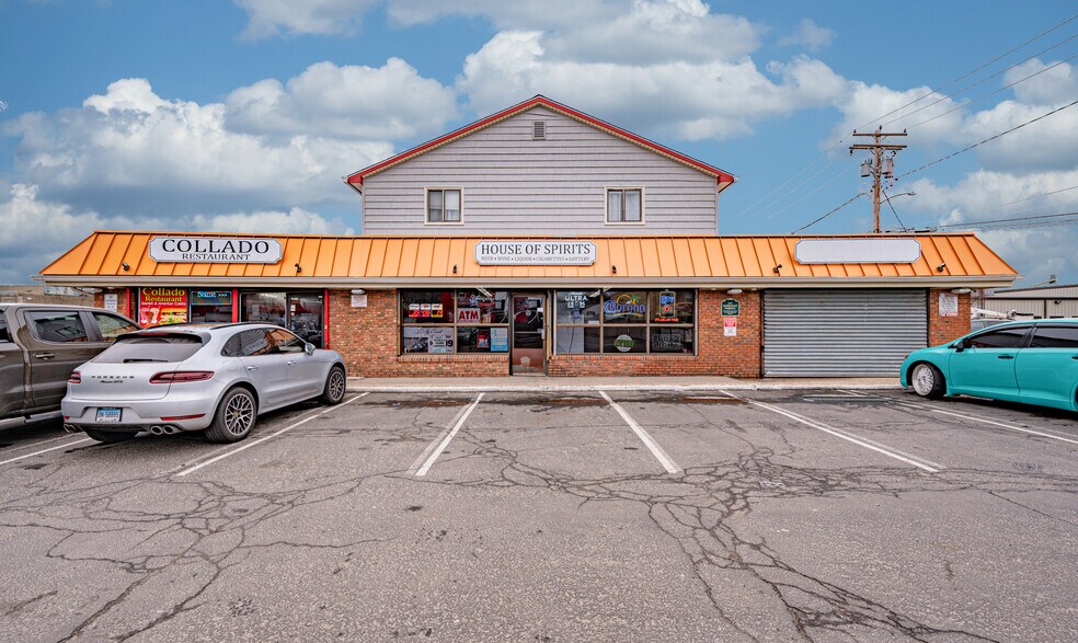 Primary Photo Of 570 Honeyspot Rd, Stratford General Retail For Sale