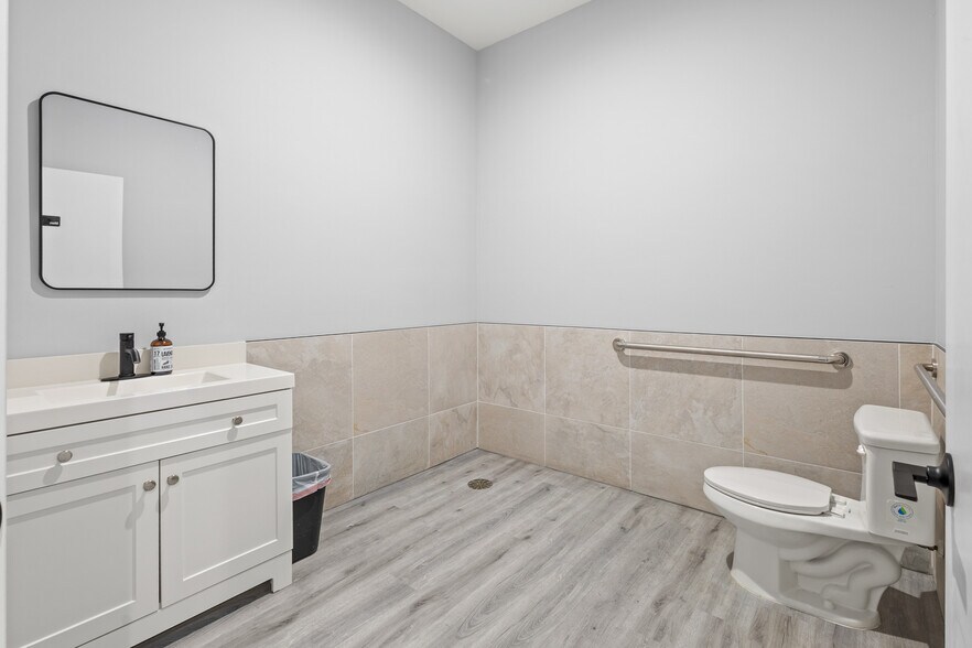 More Photos Of 800 N Plano Rd, Richardson Medical For Lease