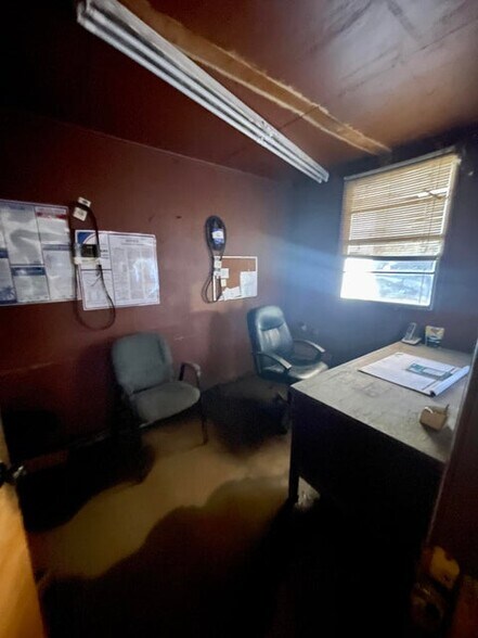 More Photos Of 40 Bradley Cove rd, Russellville Flex For Sale