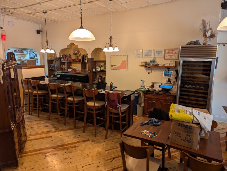 More Photos Of 2965 N Lincoln Ave, Chicago Storefront Retail Residential For Sale