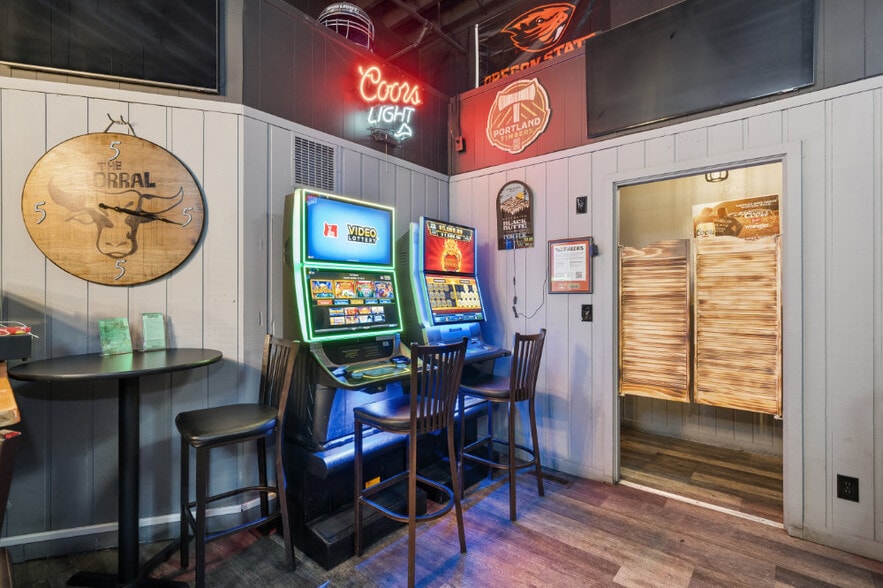 More Photos Of 2015 1st St, Tillamook General Retail For Sale