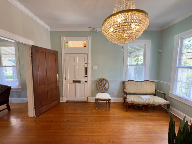 More Photos Of 824 E La Rua St, Pensacola Freestanding For Sale