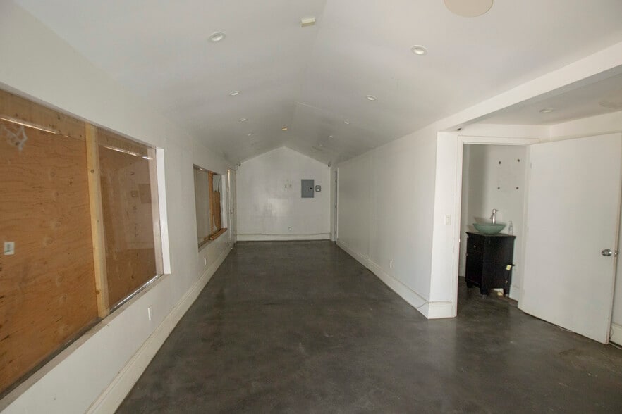 More Photos Of 5725 Lankershim Blvd, North Hollywood Storefront For Sale
