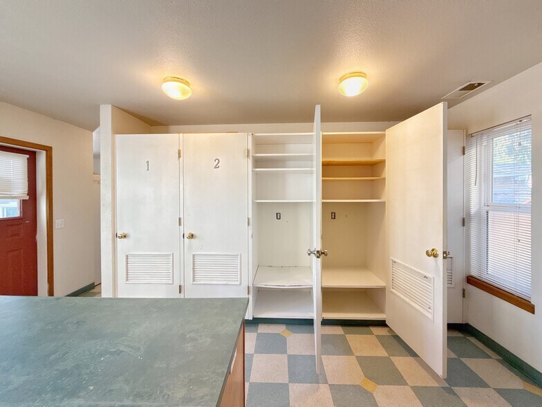 More Photos Of 217 NE 192nd Ave, Portland Flex For Sale