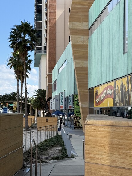 More Photos Of 100 Central Ave, Saint Petersburg General Retail For Lease