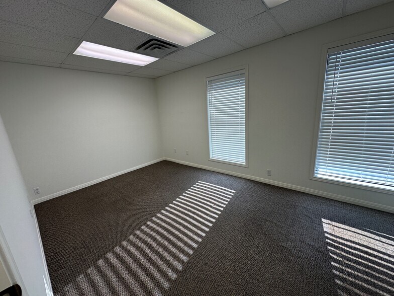 More Photos Of 12343 Hymeadow Dr, Austin Office For Sale