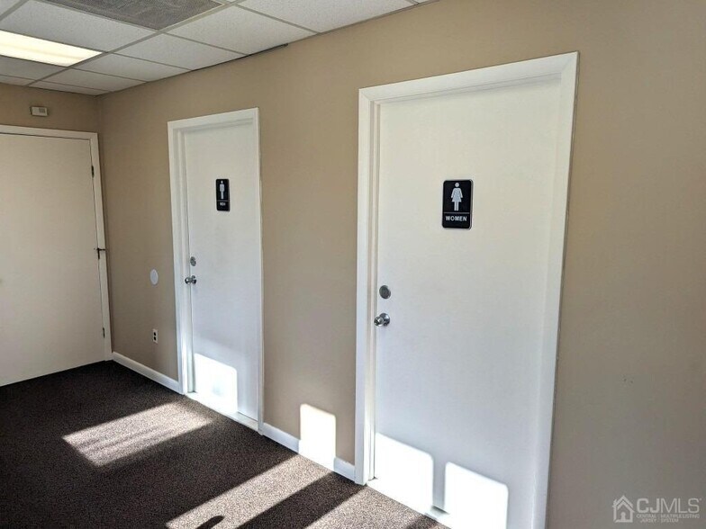 More Photos Of 977 State Route 33, Monroe Township Office For Lease