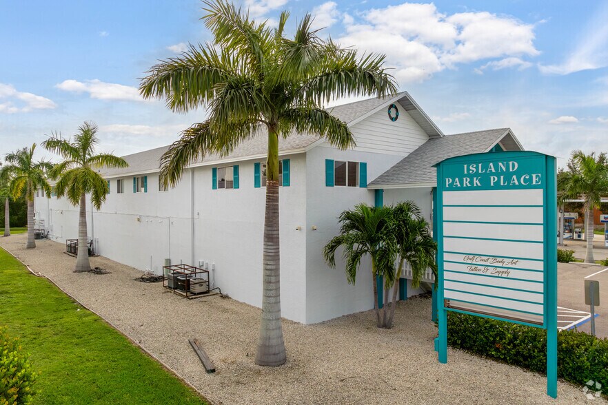 More Photos Of 16387 S Tamiami Trl, Fort Myers Storefront Retail Office For Sale