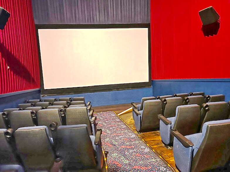 More Photos Of 1311 Adams Ave, La Grande Sports And Entertainment For Sale