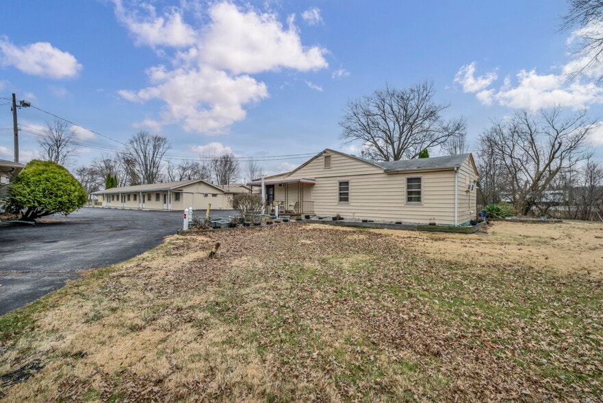 More Photos Of 44077 Oberlin Elyria Rd, Oberlin Hotel For Sale