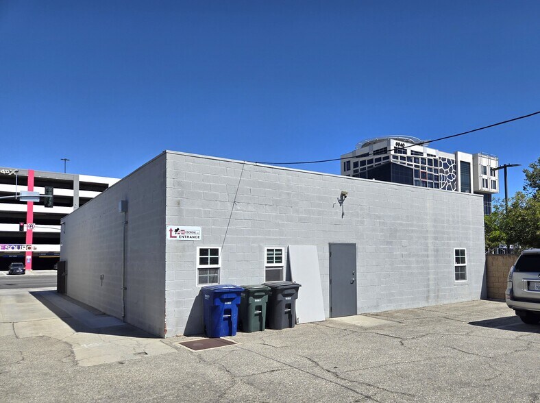 More Photos Of 6871 Beach Blvd, Buena Park Freestanding For Sale