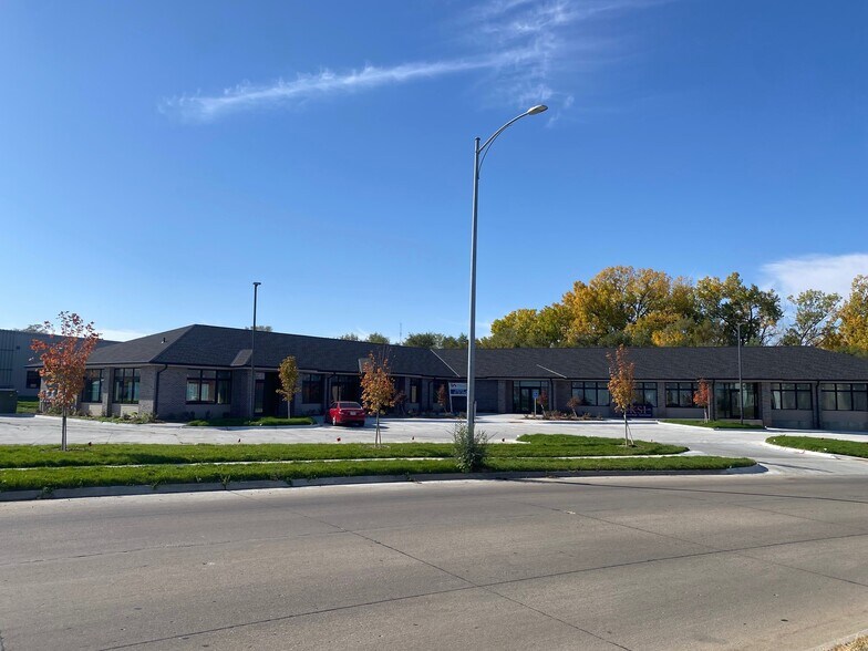 More Photos Of 1630 N Main St, Elkhorn Office For Sale