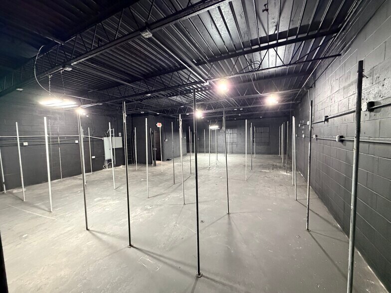 More Photos Of 40-50 Victor St, Highland Park Warehouse For Sale