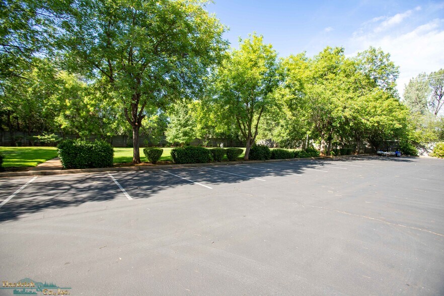 More Photos Of 5800 Airport Rd, Redding Warehouse For Lease