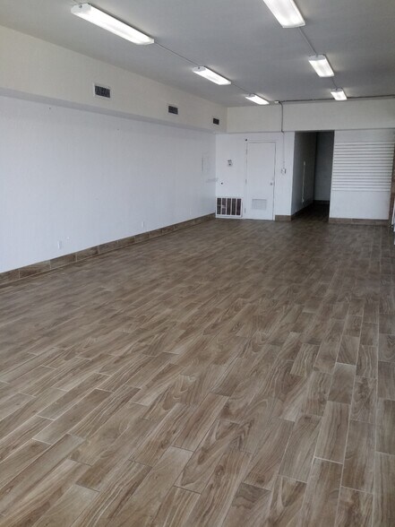 More Photos Of 1733-1737 E McDowell Rd, Phoenix General Retail For Lease