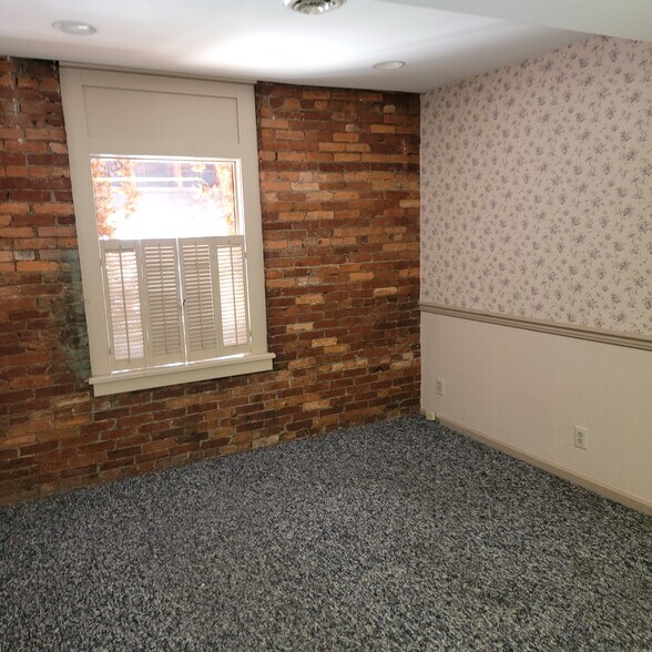 More Photos Of 600 Main St, Riverton Office For Sale