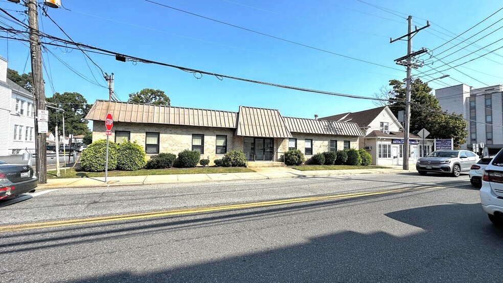 More Photos Of 1991 Smith St, Merrick Medical For Sale