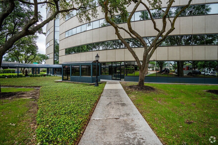 More Photos Of 4800 Sugar Grove Blvd, Stafford Office For Lease