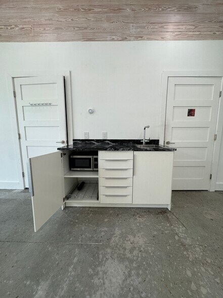 More Photos Of 1800 E 4th St, Austin Office Residential For Sale