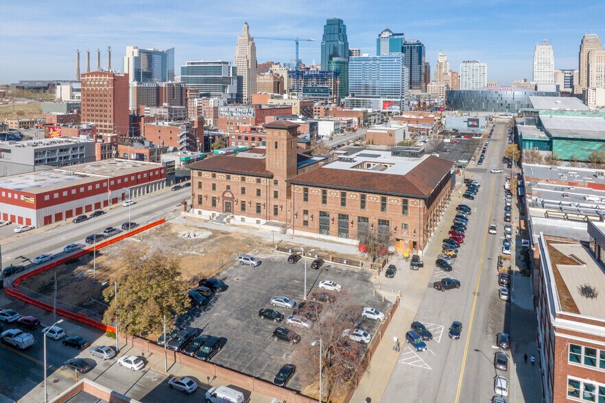 More Photos Of 1729 Grand Blvd, Kansas City Office For Lease