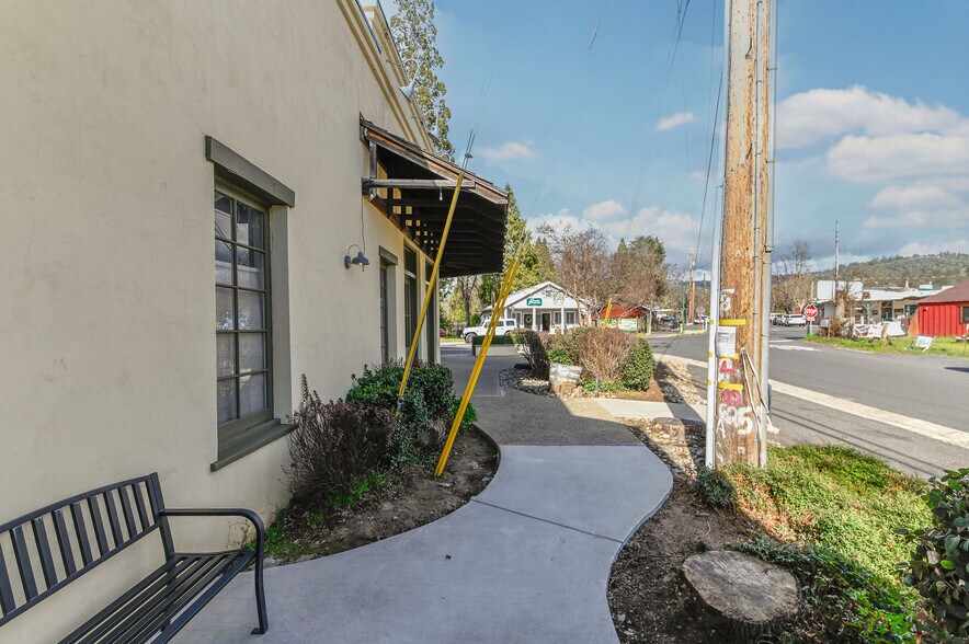 More Photos Of 191 Main St, Murphys General Retail For Sale