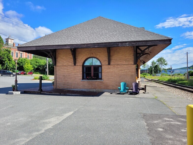 More Photos Of 26 Depot Ave, Windsor Restaurant For Sale