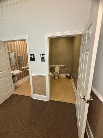 More Photos Of 109A Vista Oaks Dr, Lexington Office For Sale