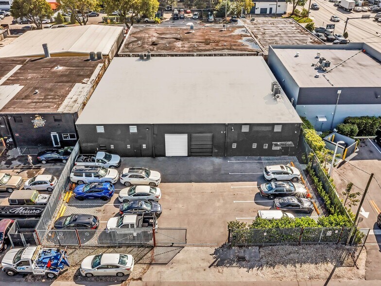 Primary Photo Of 7880-7882 NW 56th St, Miami Warehouse For Lease