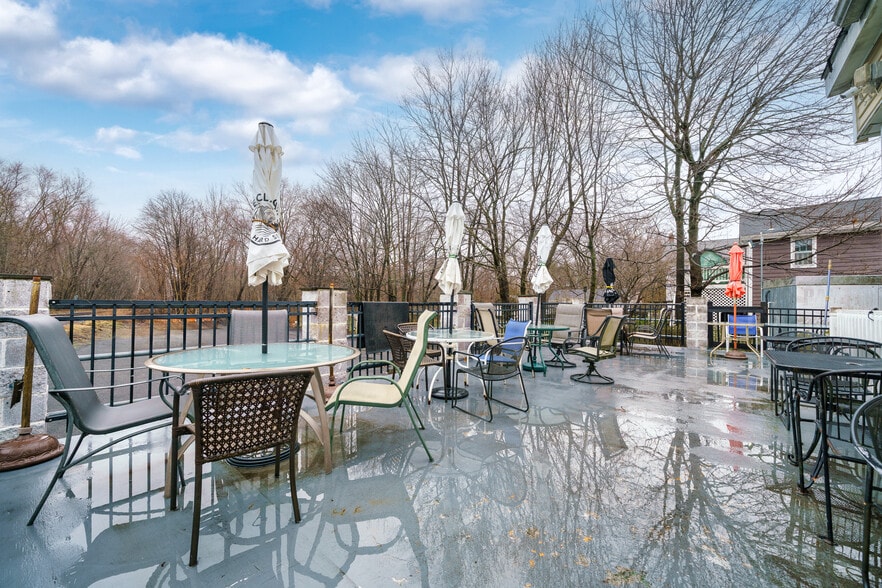 More Photos Of 1 Wall St, Cromwell Restaurant For Sale