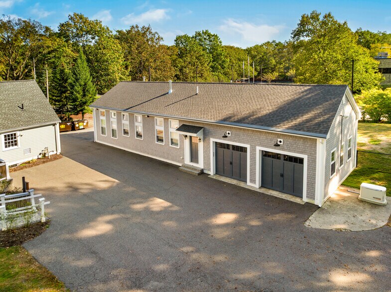 More Photos Of 25 Carlisle Rd, Westford Veterinarian Kennel For Sale