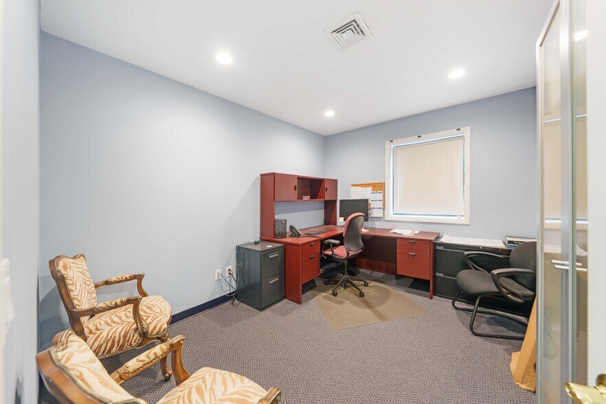 More Photos Of 277 W Clay Ave, Roselle Park Office For Sale