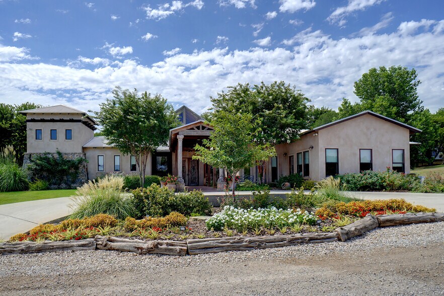 More Photos Of 3002 Azle Hwy, Weatherford Lodge Meeting Hall For Sale