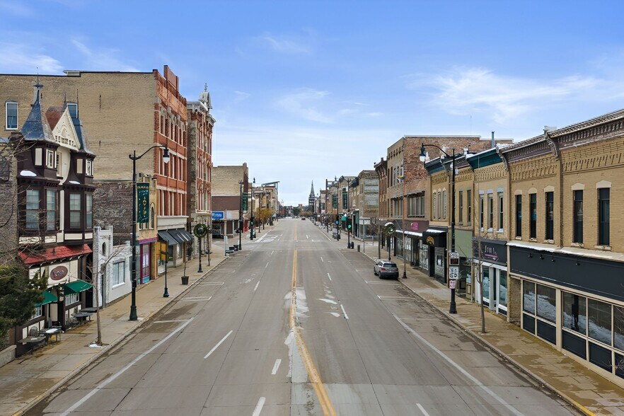 More Photos Of 228 Main St, Racine Restaurant For Sale