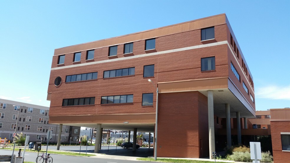 More Photos Of 319 E Madison St, Springfield Medical For Lease