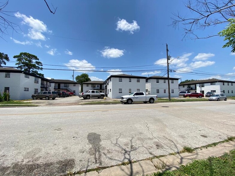 Primary Photo Of 5408 Market St, Houston Apartments For Sale